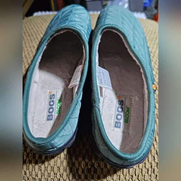 BOGS Womens  Quilted Teal Slip-On Shoes - Picture 2 of 4